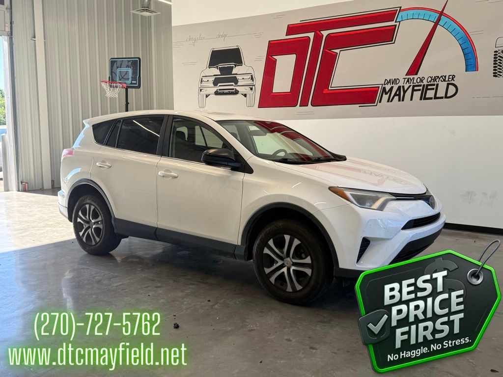 2017 Toyota RAV4 LE's photo
