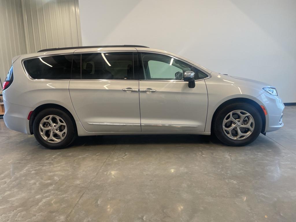 Used 2023 Chrysler Pacifica Limited with VIN 2C4RC1GGXPR555285 for sale in Mayfield, KY