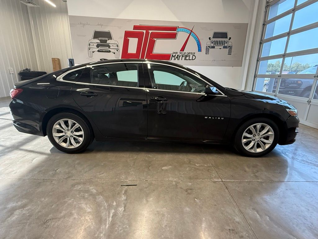2021 Chevrolet Malibu 1LT photo 2