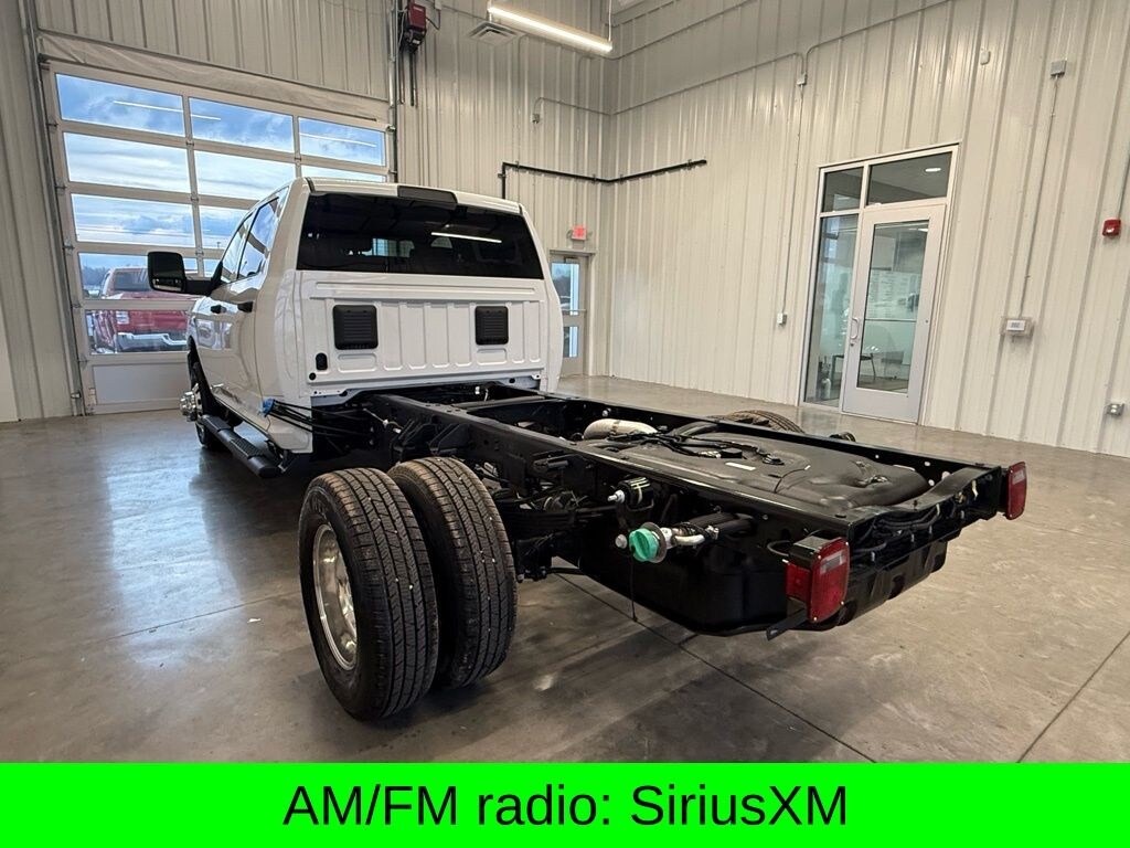 New 2026 Ram 3500 Chassis Cab TRADESMAN CREW 4X4 60' CA Pickup