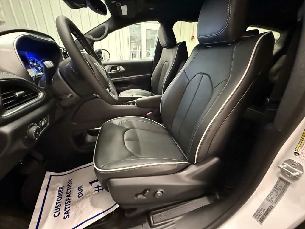 2026 Chrysler Pacifica Limited - Photo 18