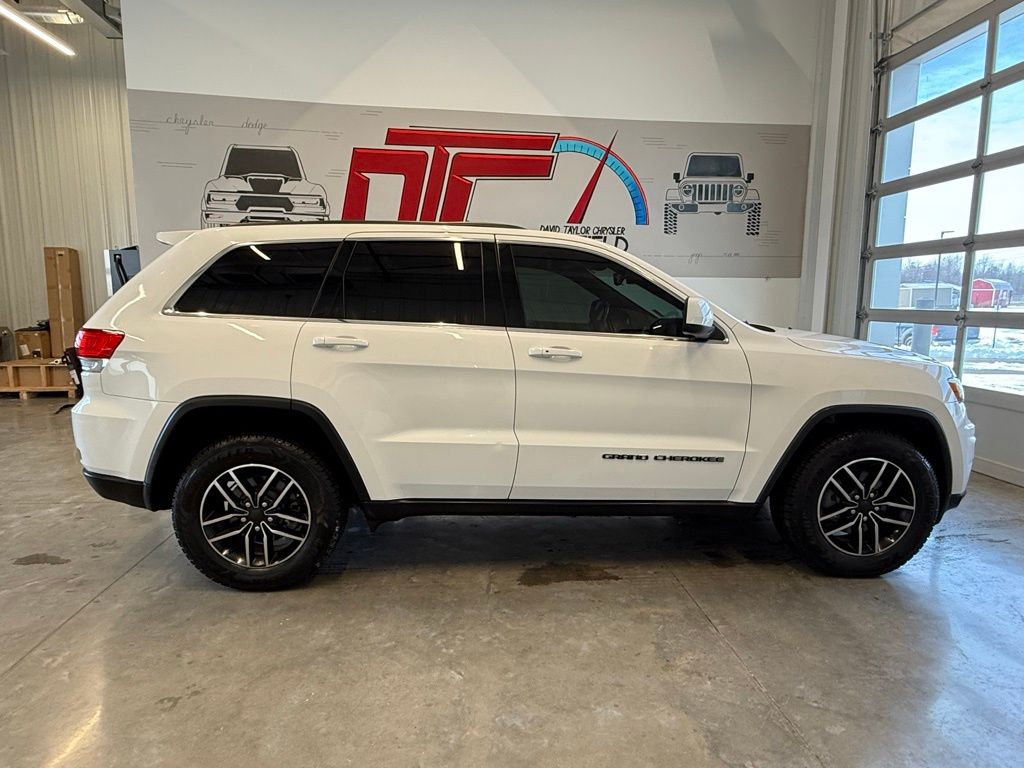 Used 2017 Jeep Grand Cherokee Laredo with VIN 1C4RJEAG0HC686113 for sale in Mayfield, KY