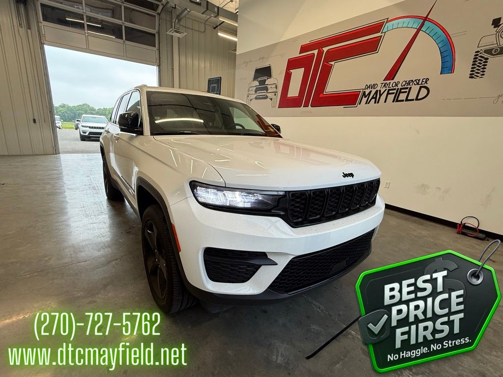 2025 Jeep Grand Cherokee Altitude 4x4's photo