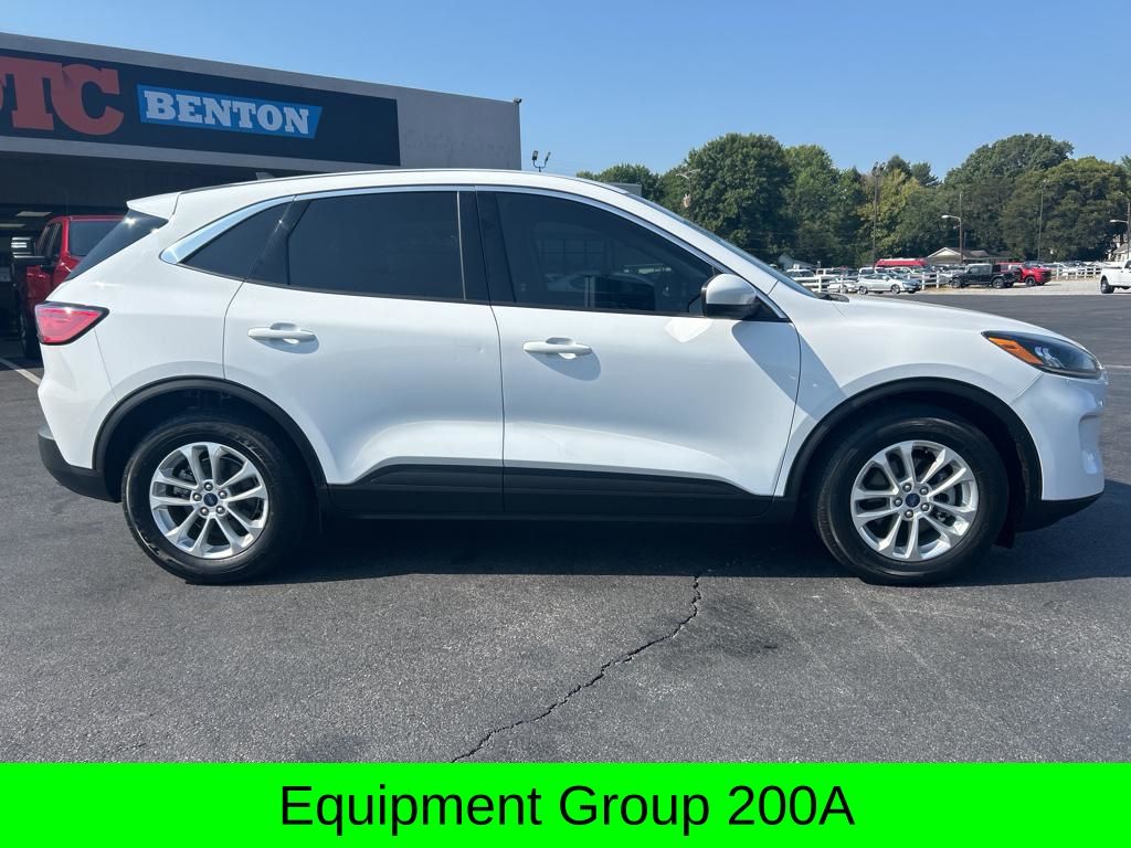 2020 Ford Escape SE photo 2