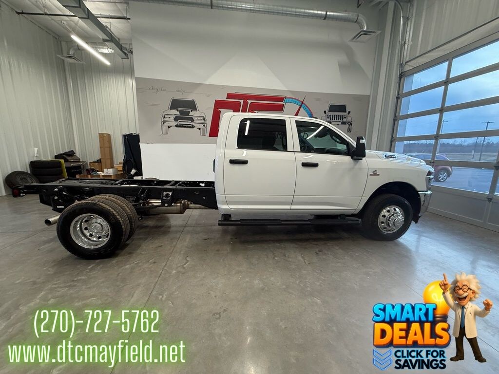 New 2026 Ram 3500 Chassis Cab TRADESMAN CREW 4X4 60' CA Pickup