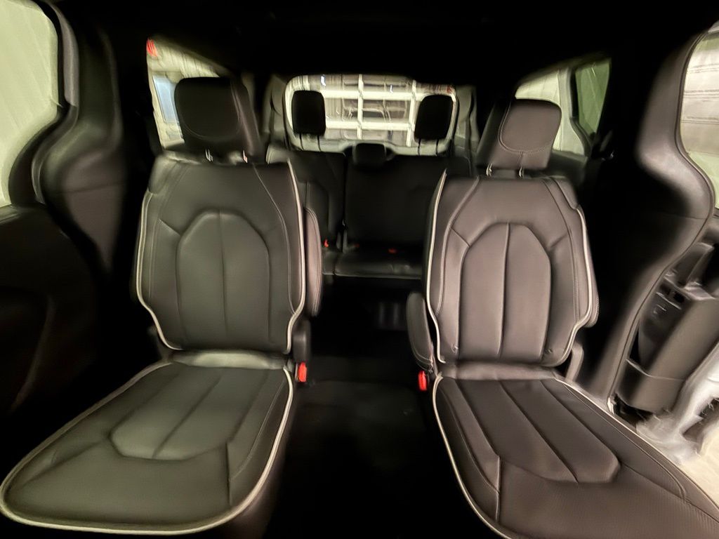 2026 Chrysler Pacifica Limited - Photo 14
