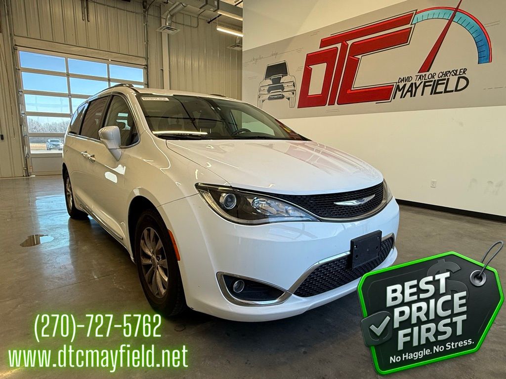 2019 Chrysler Pacifica Touring L's photo