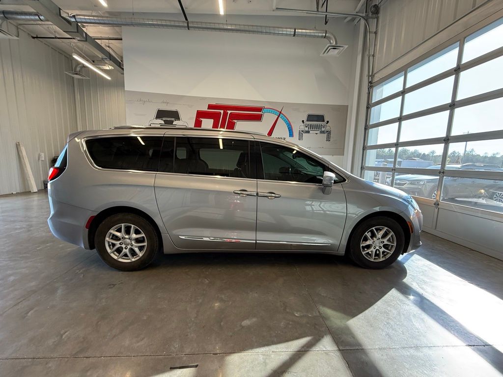 Used 2020 Chrysler Pacifica Touring L with VIN 2C4RC1BG5LR123625 for sale in Mayfield, KY