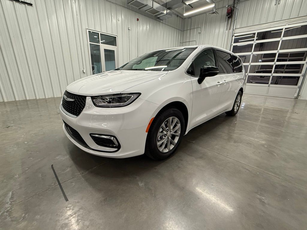 2026 Chrysler Pacifica Limited - Photo 7