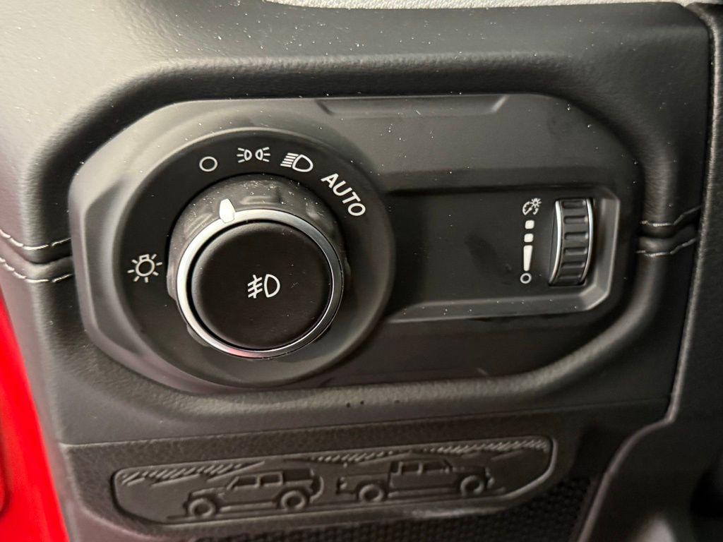 2026 Jeep Wrangler 4-Door Sahara - Photo 21