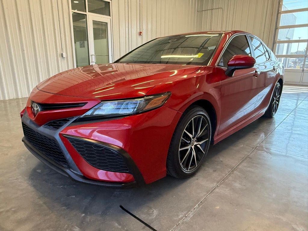 2021 Toyota Camry SE photo 3