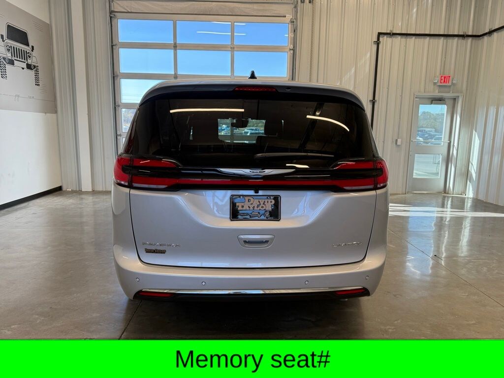 New 2026 Chrysler Pacifica LIMITED Passenger Van