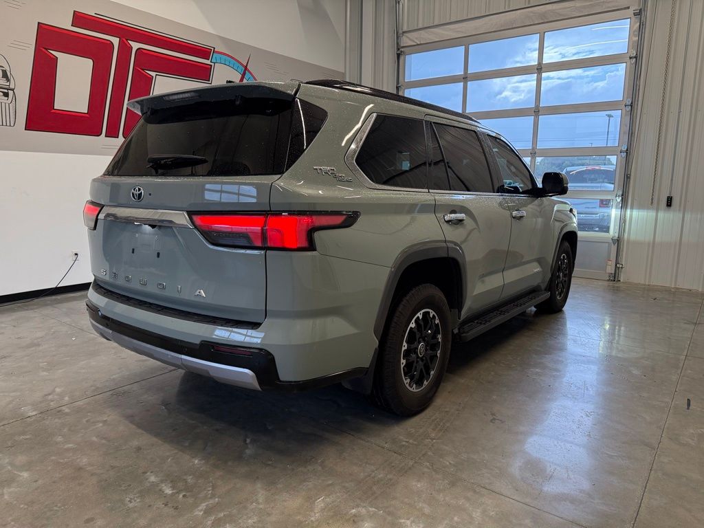 2023 Toyota Sequoia photo 3