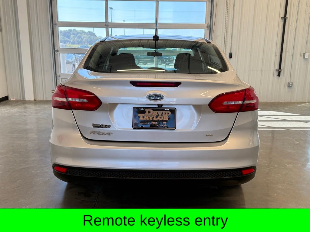 2017 Ford Focus SE photo 4