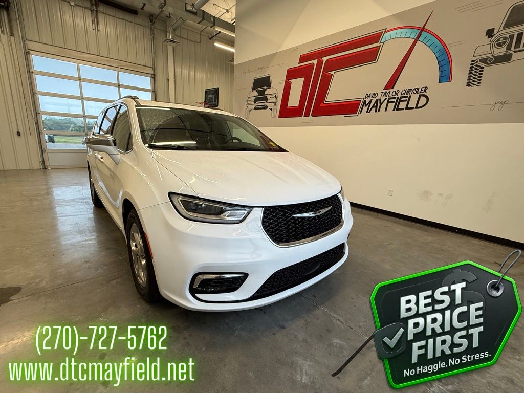 2022 Chrysler Pacifica Limited's photo