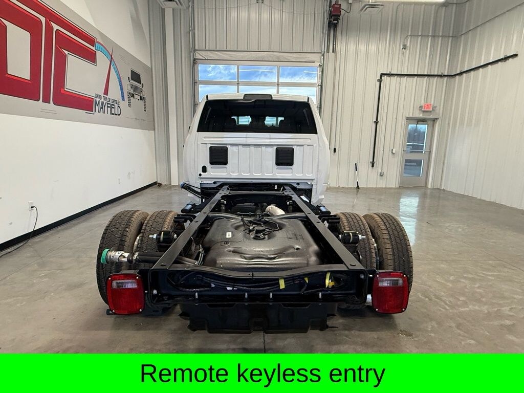 New 2026 Ram 3500 Chassis Cab TRADESMAN CREW 4X4 60' CA Pickup