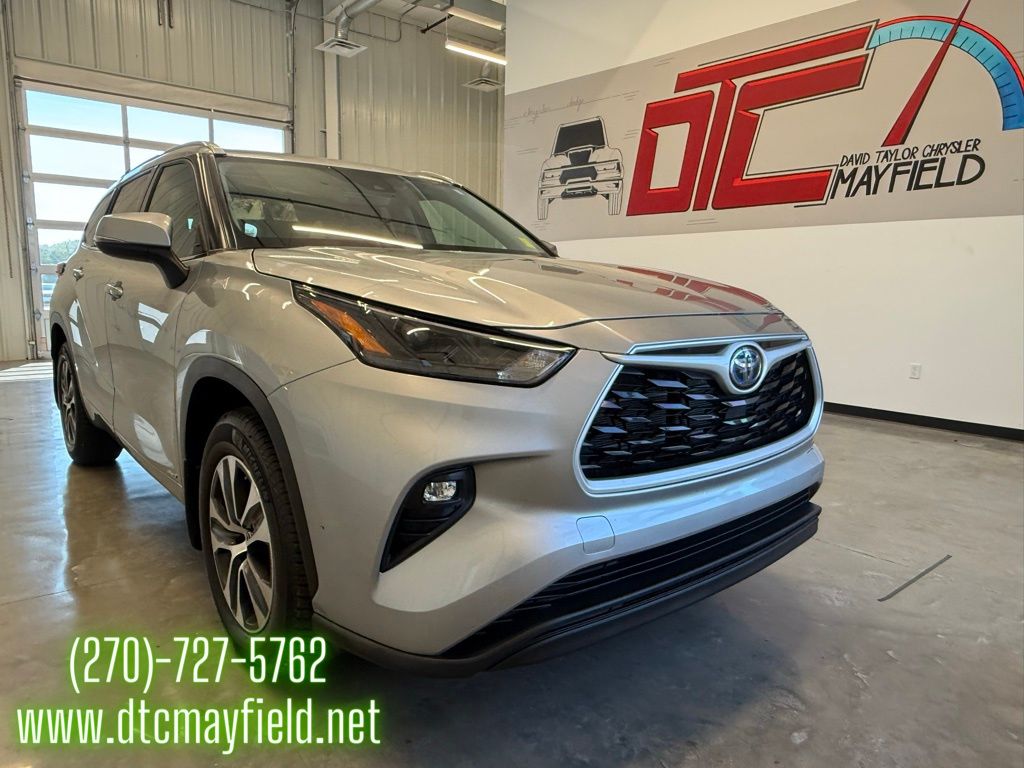 2022 Toyota Highlander Hybrid SUV 