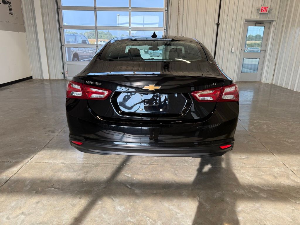 2021 Chevrolet Malibu 1LT photo 4