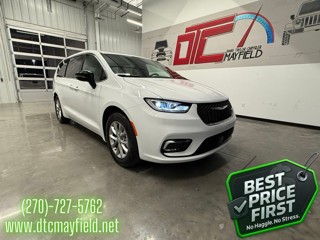 2026 Chrysler Pacifica Limited's photo