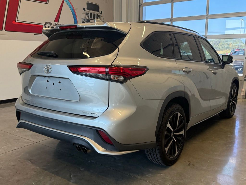 2021 Toyota Highlander XSE photo 2