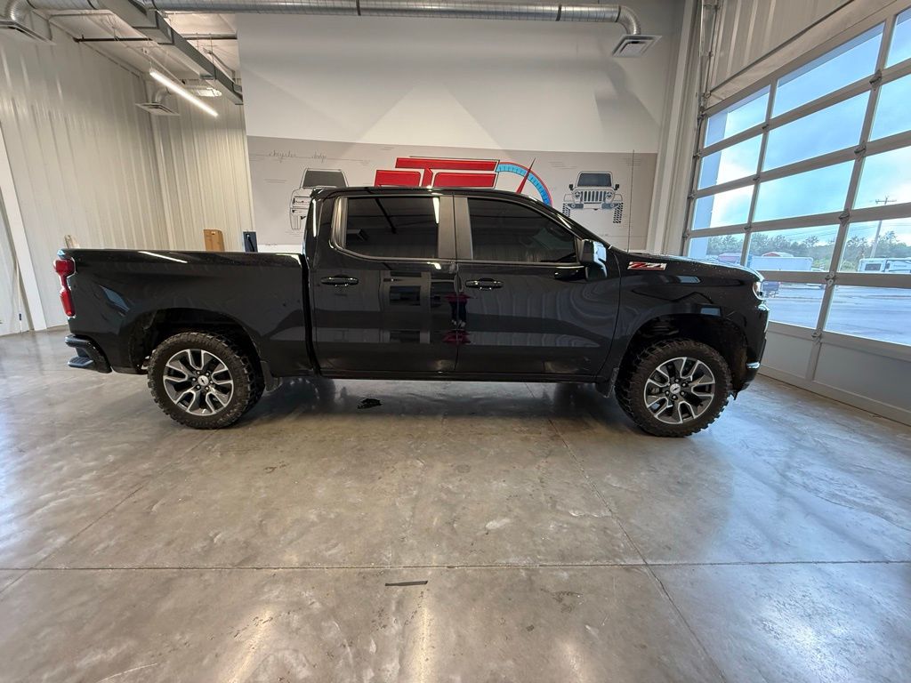 2020 Chevrolet Silverado 1500 RST photo 2