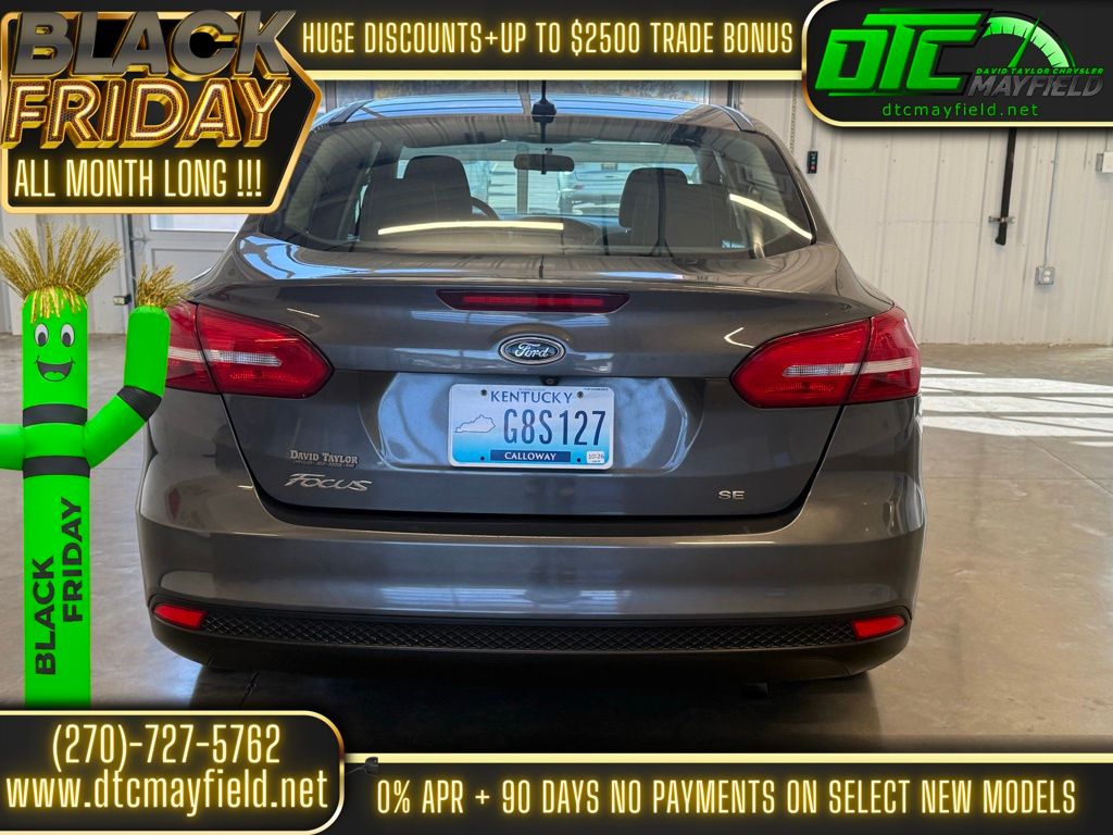 2017 Ford Focus SE photo 4