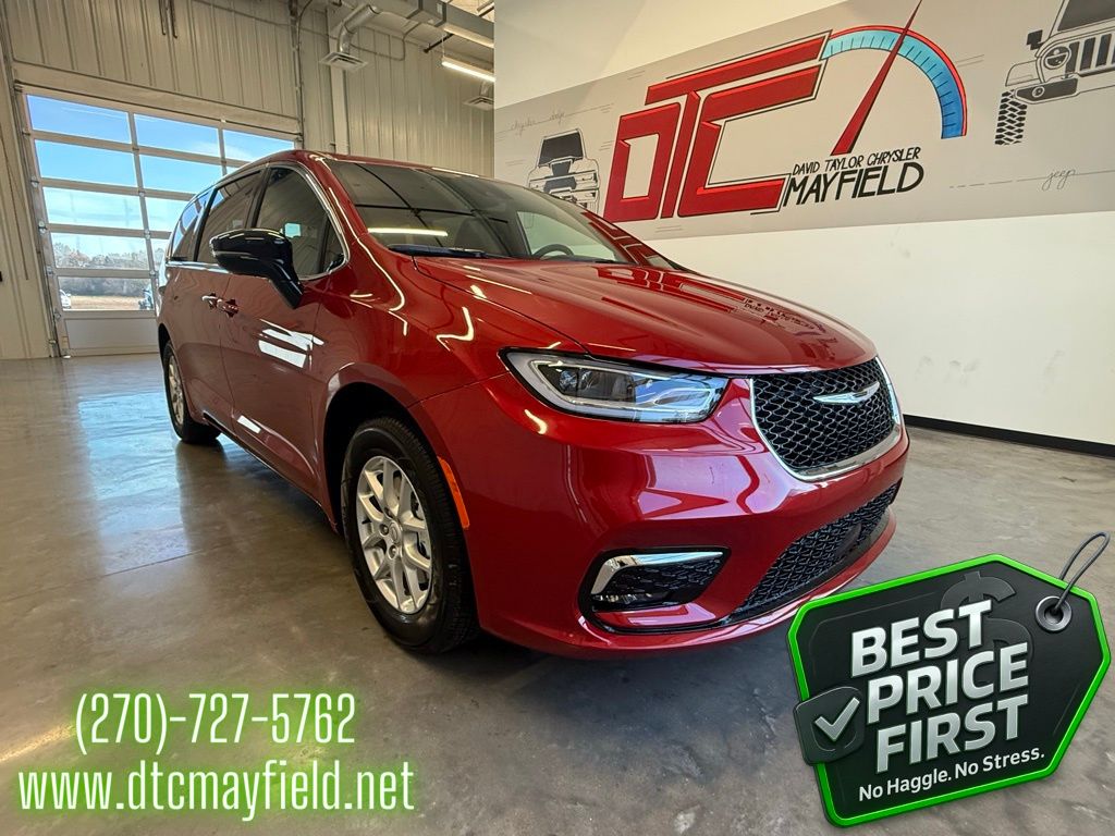 2026 Chrysler Pacifica Select's photo