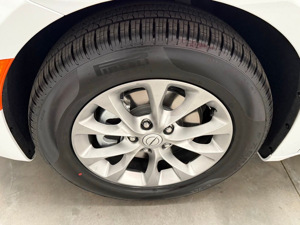 2026 Chrysler Pacifica Limited - Photo 10