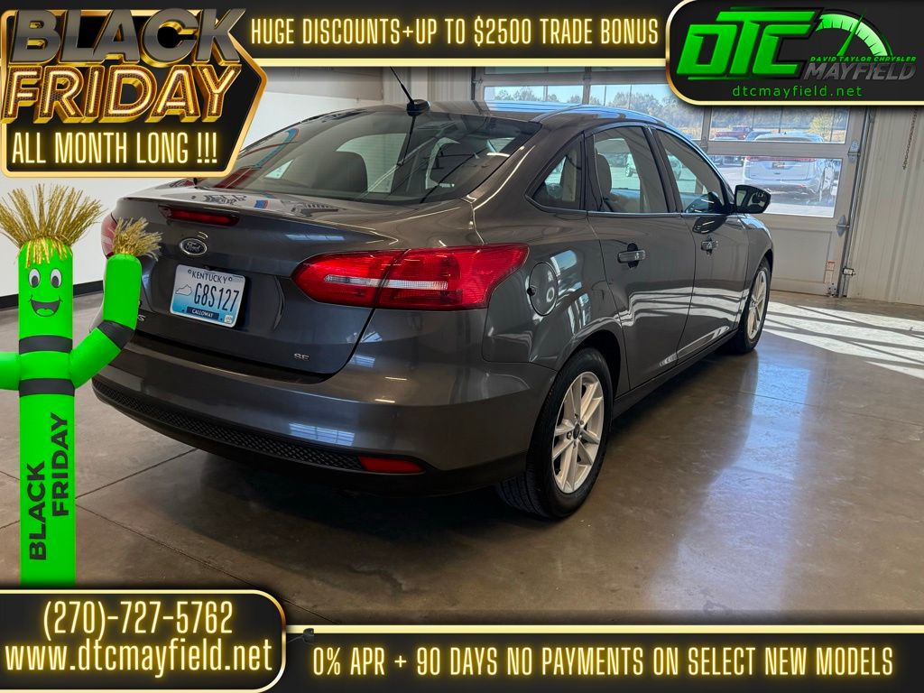 2017 Ford Focus SE photo 3