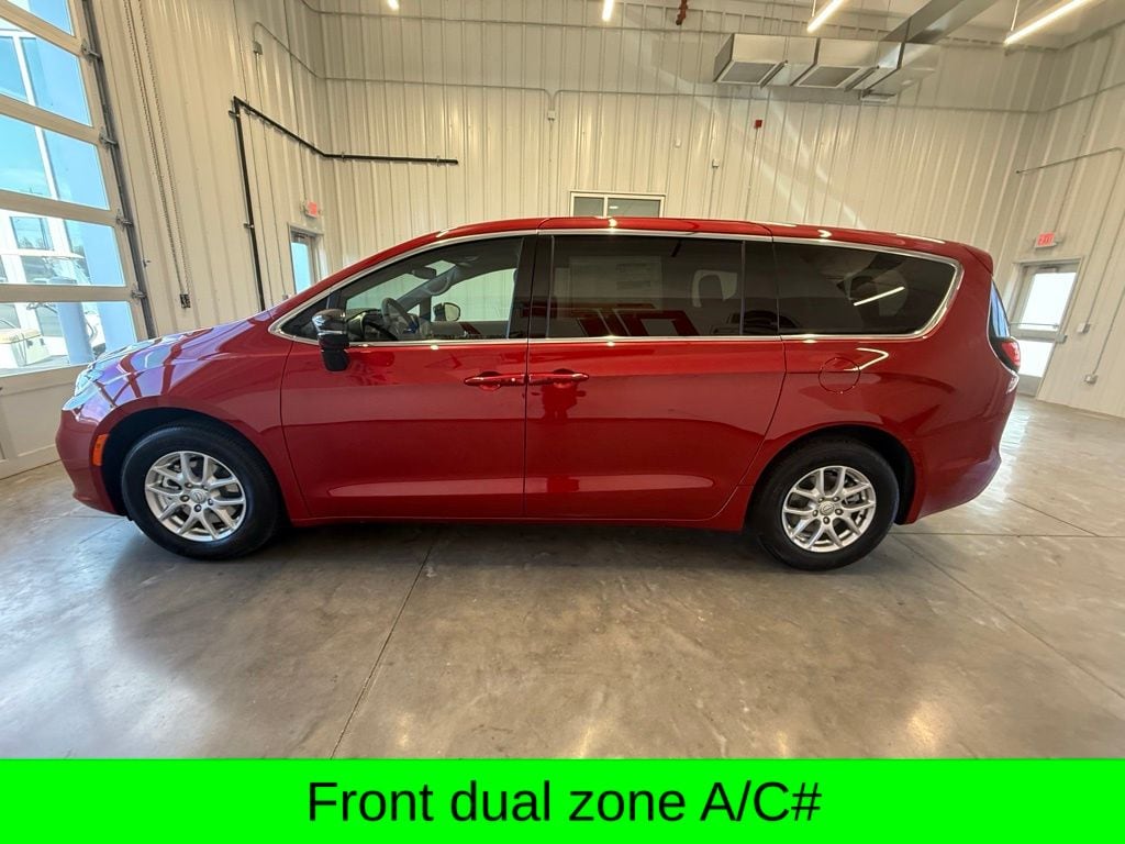 New 2026 Chrysler Pacifica SELECT Passenger Van