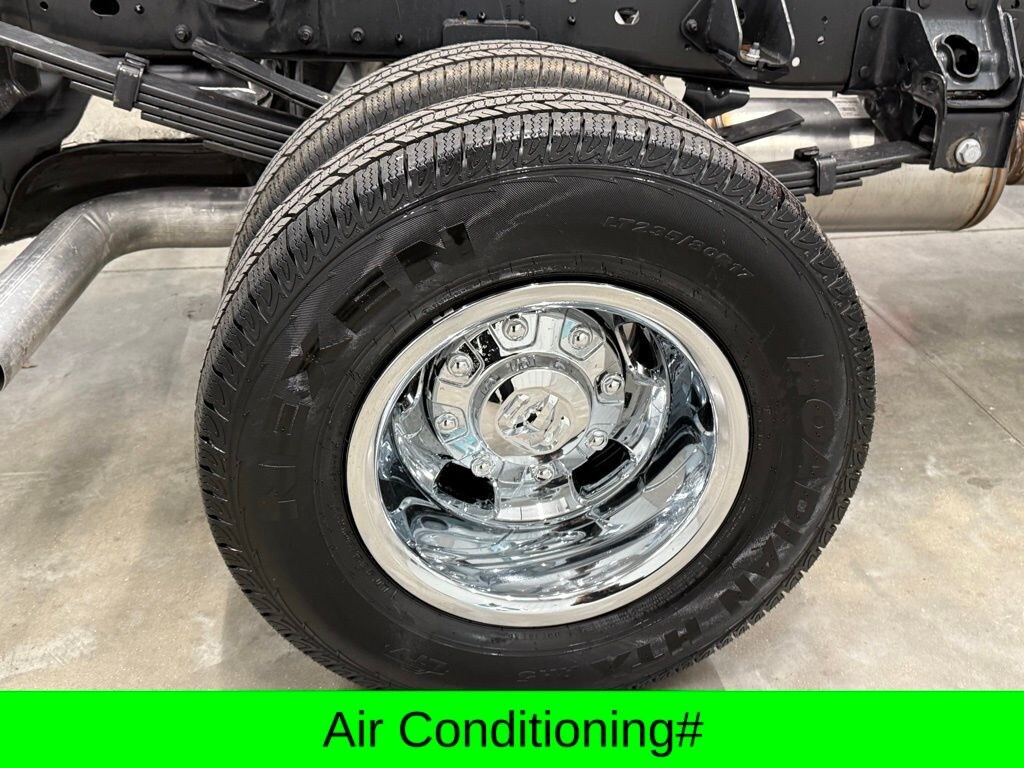 New 2026 Ram 3500 Chassis Cab TRADESMAN CREW 4X4 60' CA Pickup