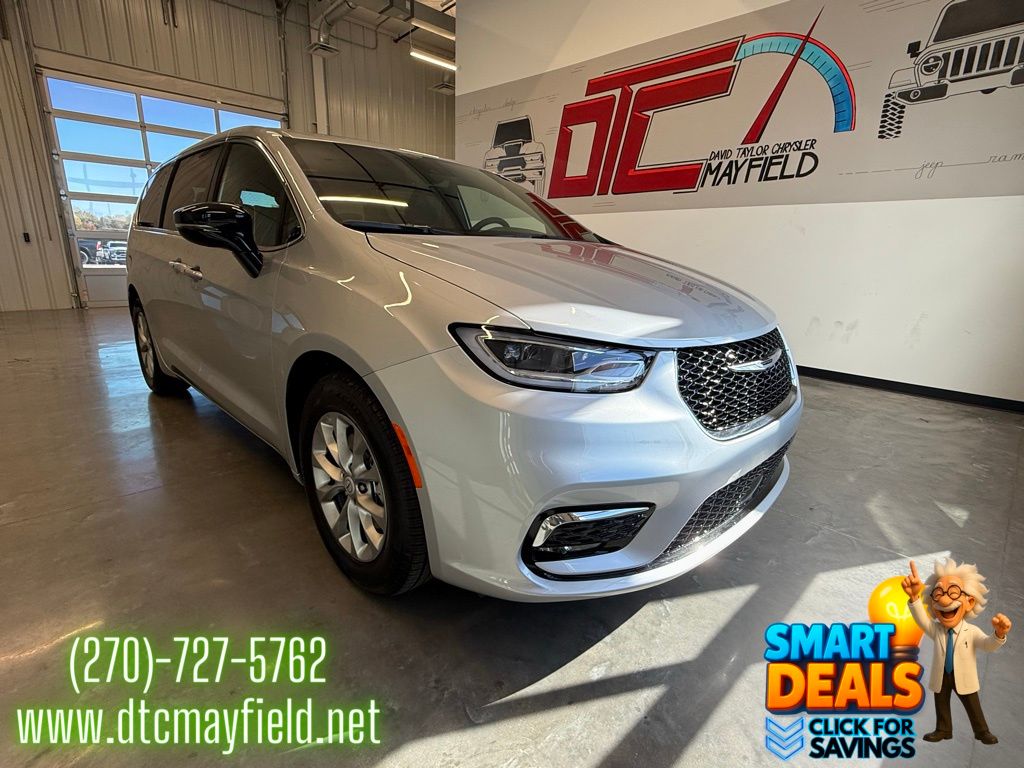 2026 Chrysler Pacifica Limited's photo