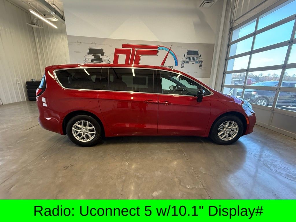 New 2026 Chrysler Pacifica SELECT Passenger Van