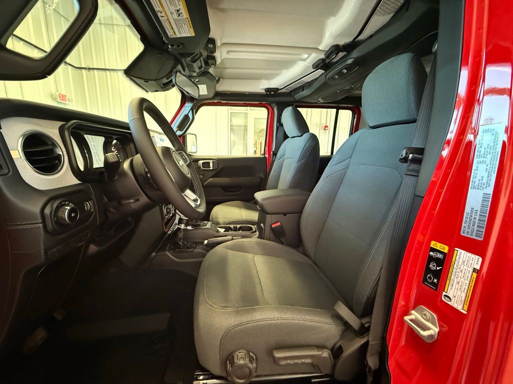 2026 Jeep Wrangler 4-Door Sahara - Photo 22