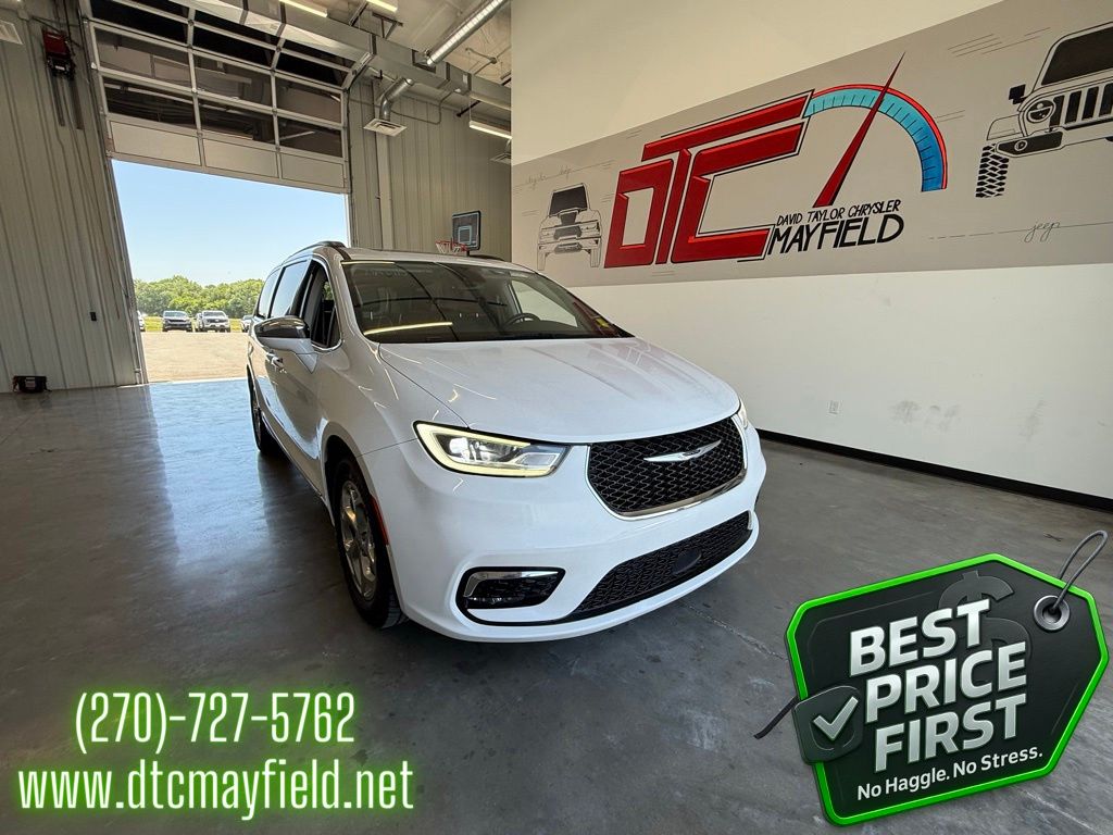 2022 Chrysler Pacifica Limited's photo