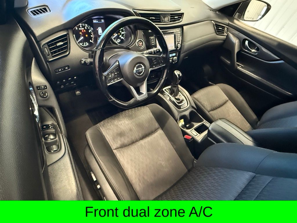 2020 Nissan Rogue SV photo 4