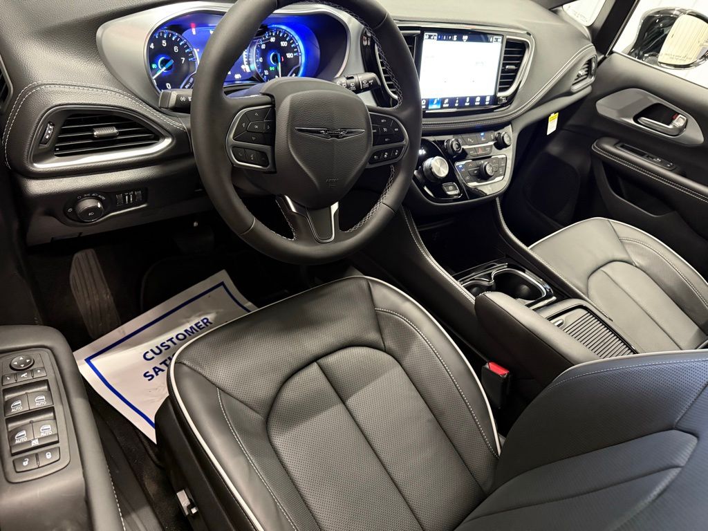 2026 Chrysler Pacifica Limited - Photo 17