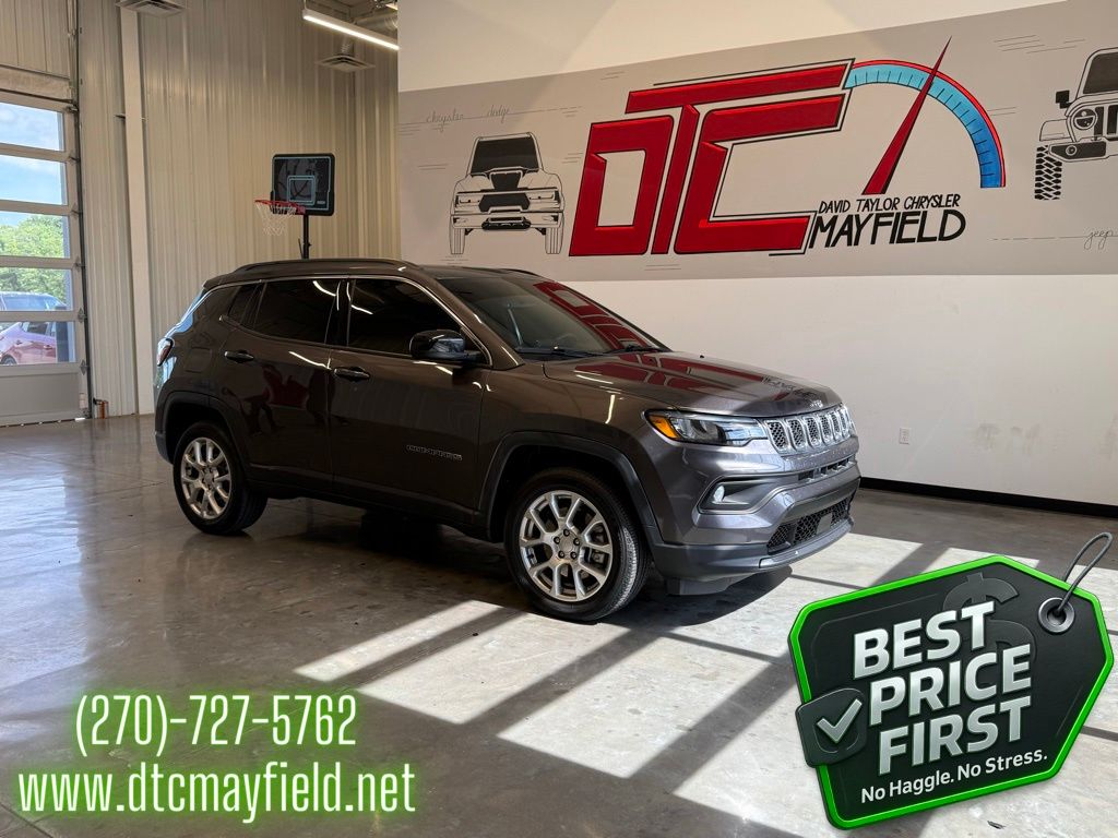 2024 Jeep Compass Latitude Lux 4X4's photo