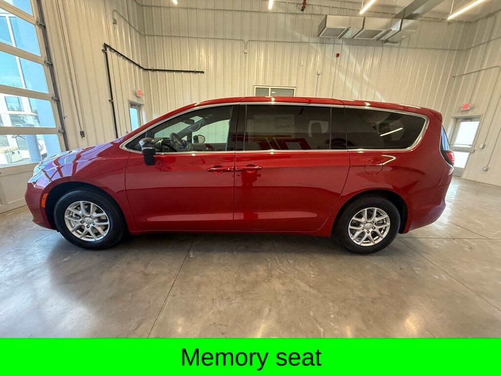 New 2026 Chrysler Pacifica SELECT Passenger Van