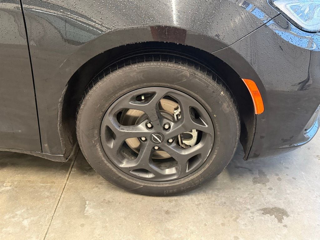 Used 2022 Chrysler Pacifica Hybrid Touring L with VIN 2C4RC1L77NR134689 for sale in Mayfield, KY