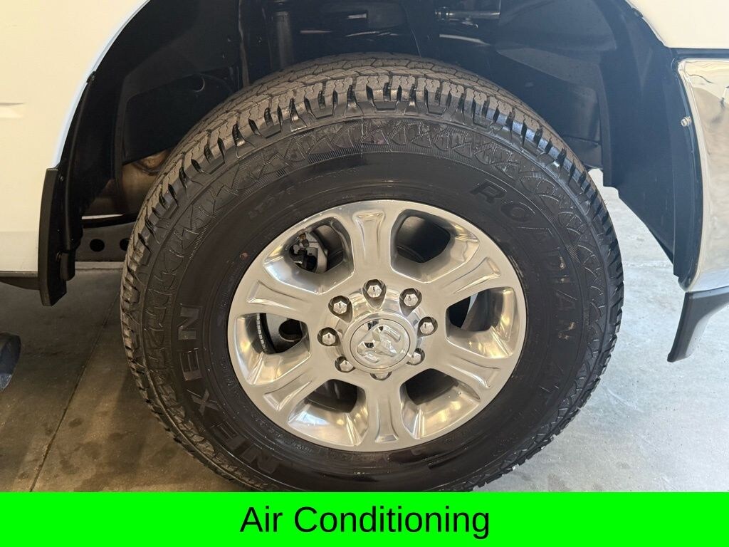 New 2026 Ram 3500 Chassis Cab TRADESMAN CREW 4X4 60' CA Pickup