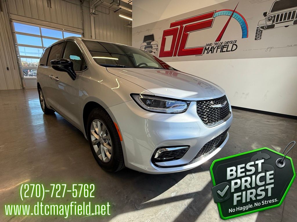 2026 Chrysler Pacifica Limited's photo