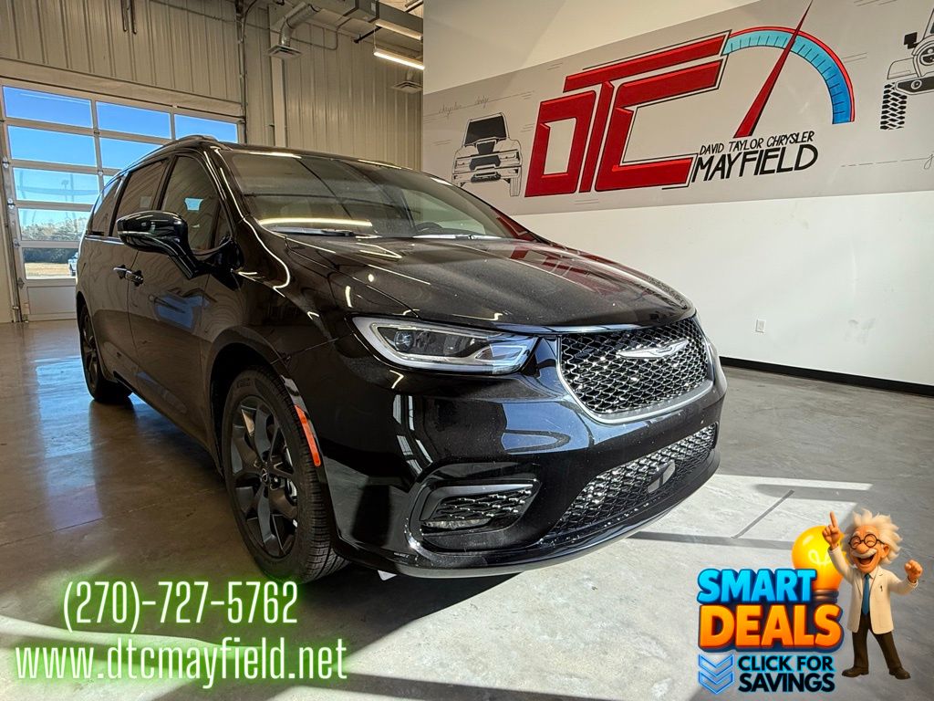 2026 Chrysler Pacifica Limited's photo