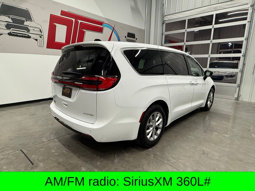 New 2026 Chrysler Pacifica LIMITED Passenger Van