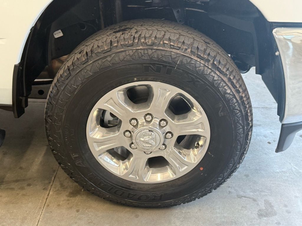 New 2026 Ram 3500 Chassis Cab TRADESMAN CREW 4X4 60' CA Pickup