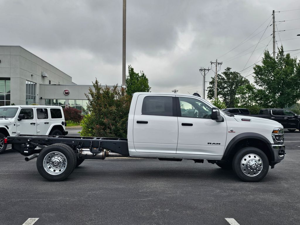 2025 Ram 5500 photo 4