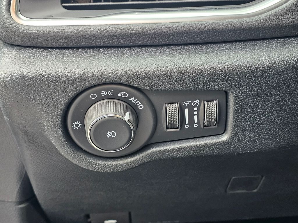 2026 Chrysler Pacifica Limited - Photo 13