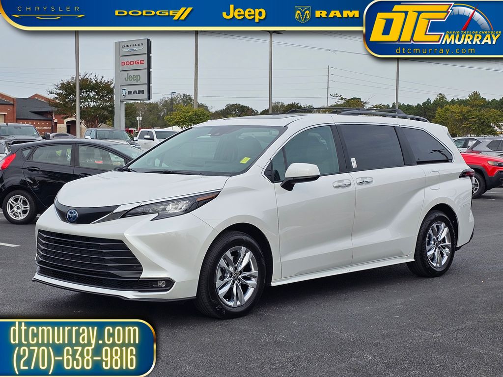 2025 Toyota Sienna XLE photo 2
