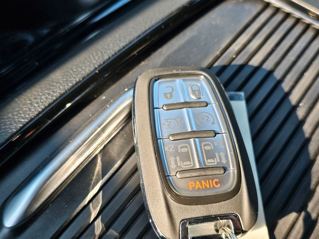 2026 Chrysler Pacifica Limited - Photo 24