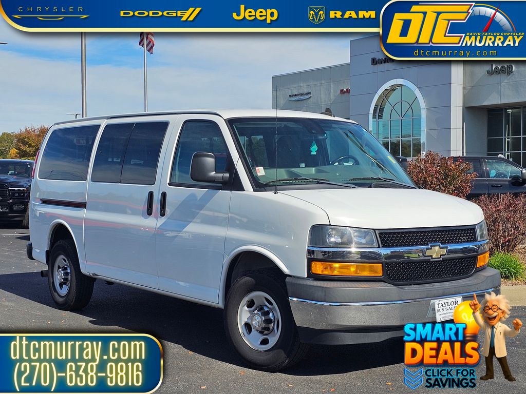 2019 Chevrolet Express Passenger LT's photo